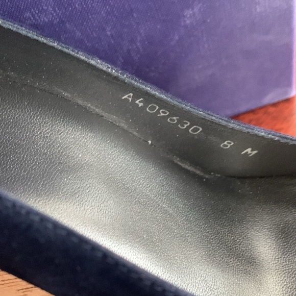 Authentic women’s Stewart Weitzman wedge size 8M only worn once in navy - Picture 4 of 16